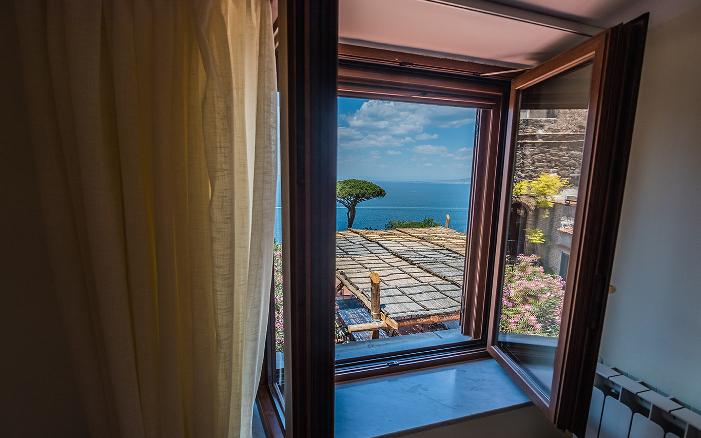 Camera Vesuvio con vista del Golfo di Napoli